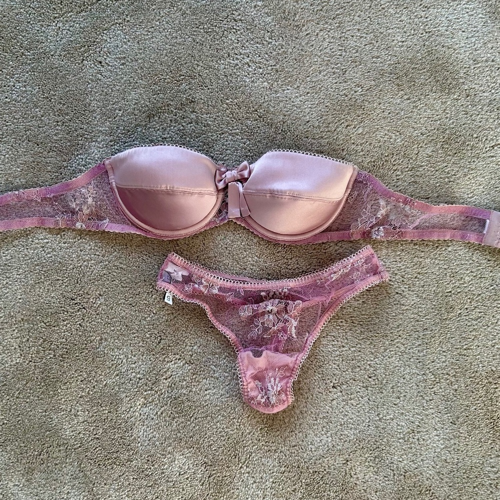 NWOT I.D. Sarrieri Pink Silk Strapless Bra in 34B and Thong in Small Set